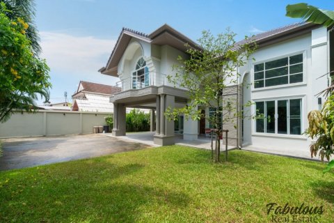 Chalet de 3 dormitorios en Kamala, Tailandia № 179276 - foto 12