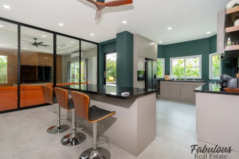 Chalet de 3 dormitorios en Kamala, Tailandia № 179276 - foto 16