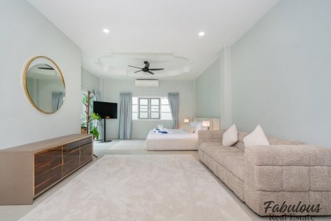Chalet de 3 dormitorios en Kamala, Tailandia № 179276 - foto 11