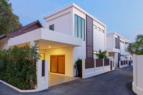 Villa in Pattaya, Thailand 4 bedrooms № 162706