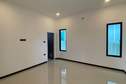 Chalet de 3 dormitorios en Pran Buri, Tailandia № 162899 - foto 9
