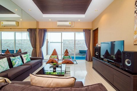 Chalet de 3 dormitorios en Pattaya, Tailandia № 162904 - foto 7