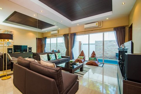 Chalet de 3 dormitorios en Pattaya, Tailandia № 162904 - foto 5