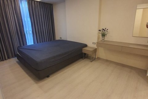 Condominio de 2 dormitorios en Khlong Toei, Bangkok, Tailandia № 154219 - foto 4