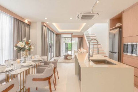 Chalet de 4 dormitorios en Phuket, Tailandia № 165895 - foto 15