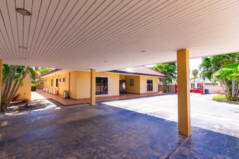 Casa de 5 dormitorios en Pran Buri, Tailandia № 146956 - foto 3