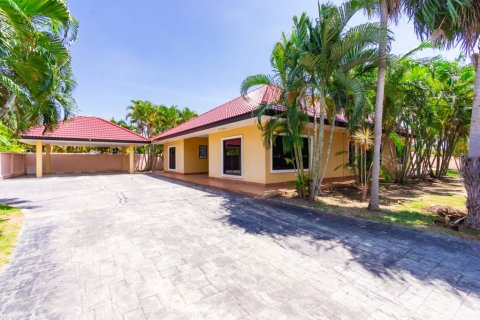 Casa de 5 dormitorios en Pran Buri, Tailandia № 146956 - foto 2