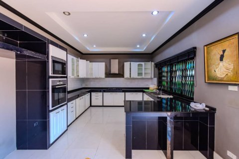 Casa de 5 dormitorios en Pran Buri, Tailandia № 146956 - foto 5