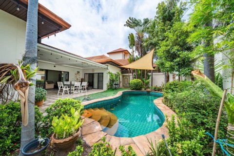 Chalet de 4 dormitorios en Pattaya, Tailandia № 146951