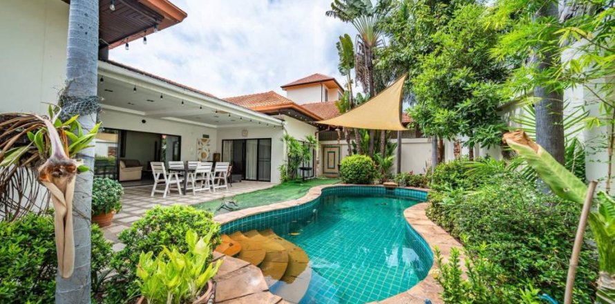 Chalet de 4 dormitorios en Pattaya, Tailandia № 146951