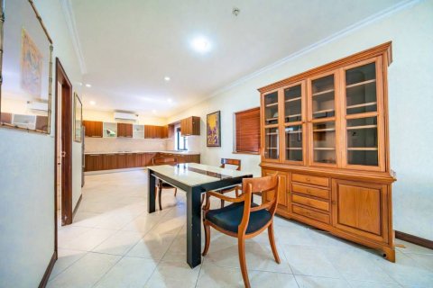 Chalet de 4 dormitorios en Pattaya, Tailandia № 146951 - foto 3