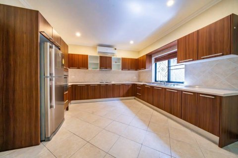 Chalet de 4 dormitorios en Pattaya, Tailandia № 146951 - foto 4