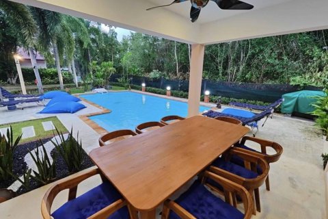 Chalet de 4 dormitorios en Surat Thani, Tailandia № 146953 - foto 3