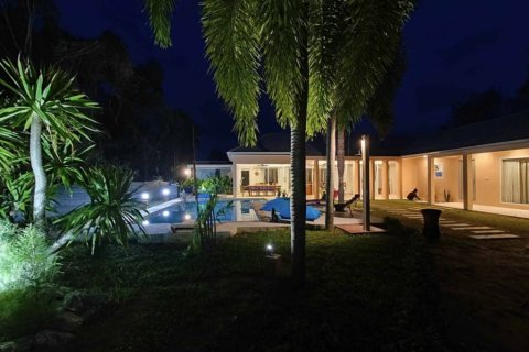 Chalet de 4 dormitorios en Surat Thani, Tailandia № 146953 - foto 4