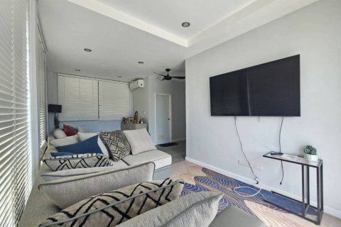 Casa de 3 dormitorios en Pran Buri, Tailandia № 146954 - foto 3