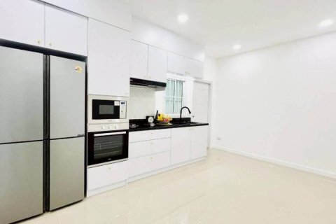 Chalet de 3 dormitorios en Pattaya, Tailandia № 172794 - foto 7