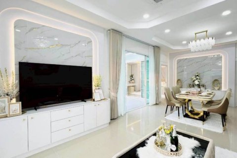 Chalet de 3 dormitorios en Pattaya, Tailandia № 172794 - foto 4