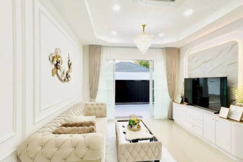 Chalet de 3 dormitorios en Pattaya, Tailandia № 172794 - foto 3