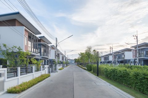Casa de 4 dormitorios en Bang Lamung, Tailandia № 157603 - foto 6