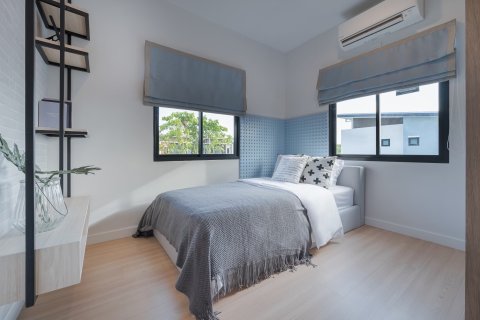 Casa de 4 dormitorios en Bang Lamung, Tailandia № 157603 - foto 12