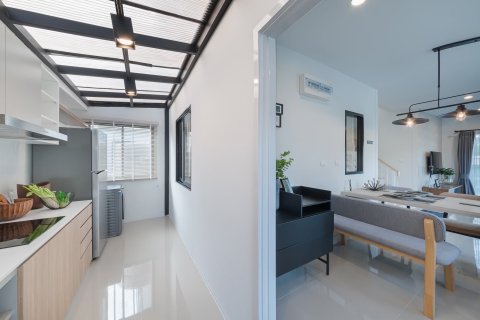 Casa de 4 dormitorios en Bang Lamung, Tailandia № 157603 - foto 15