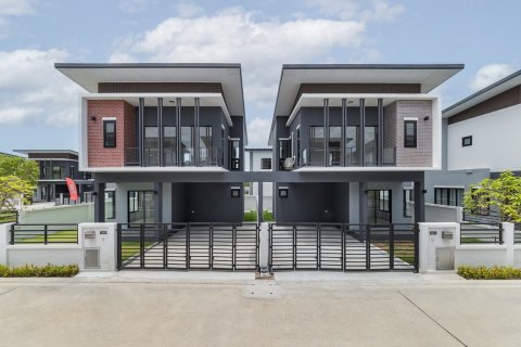 House in Bang Lamung, Thailand 4 bedrooms № 157603