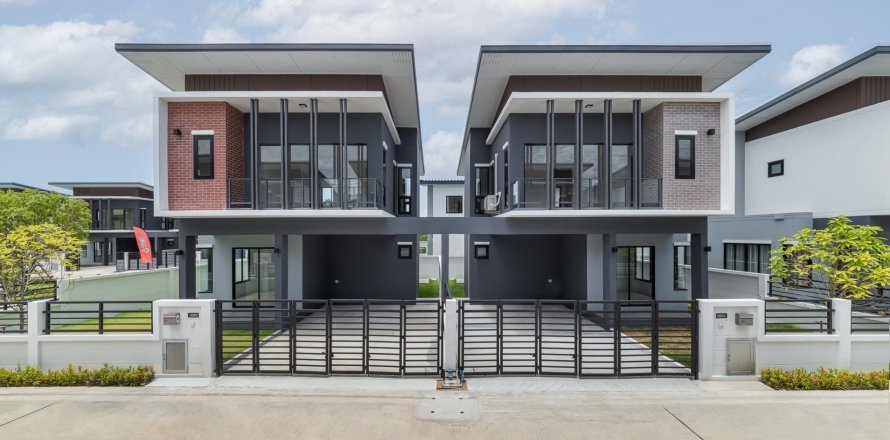 Casa de 4 dormitorios en Bang Lamung, Tailandia № 157603