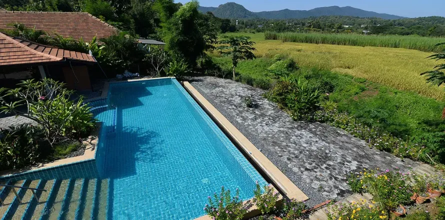Local comercial 1500 m2 en Chiang Mai, Tailandia № 162839