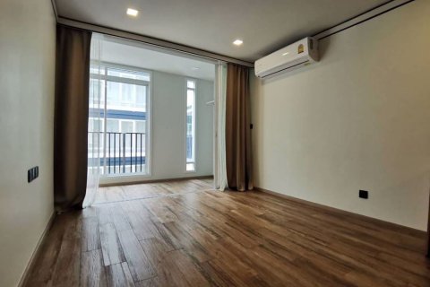 Condominio de 1 dormitorio en Yan Nawa, Bangkok, Tailandia № 47892 - foto 2