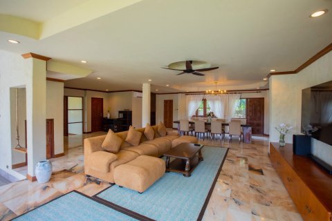 Chalet de 5 dormitorios en Pattaya, Tailandia № 159889 - foto 8