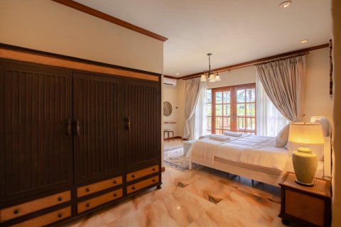 Chalet de 5 dormitorios en Pattaya, Tailandia № 159889 - foto 27