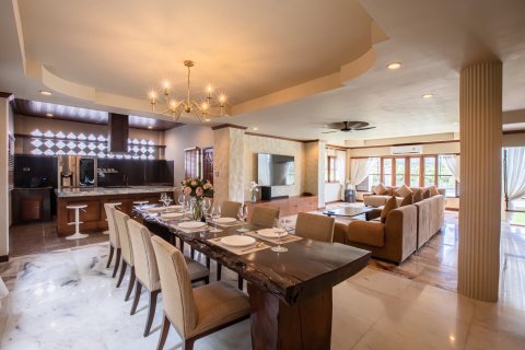 Chalet de 5 dormitorios en Pattaya, Tailandia № 159889 - foto 10