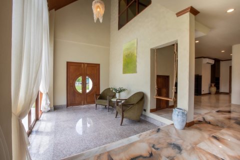 Chalet de 5 dormitorios en Pattaya, Tailandia № 159889 - foto 14