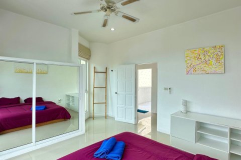 Chalet de 3 dormitorios en Pattaya, Tailandia № 159892 - foto 14