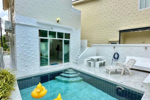 Chalet de 3 dormitorios en Pattaya, Tailandia № 159892 - foto 3