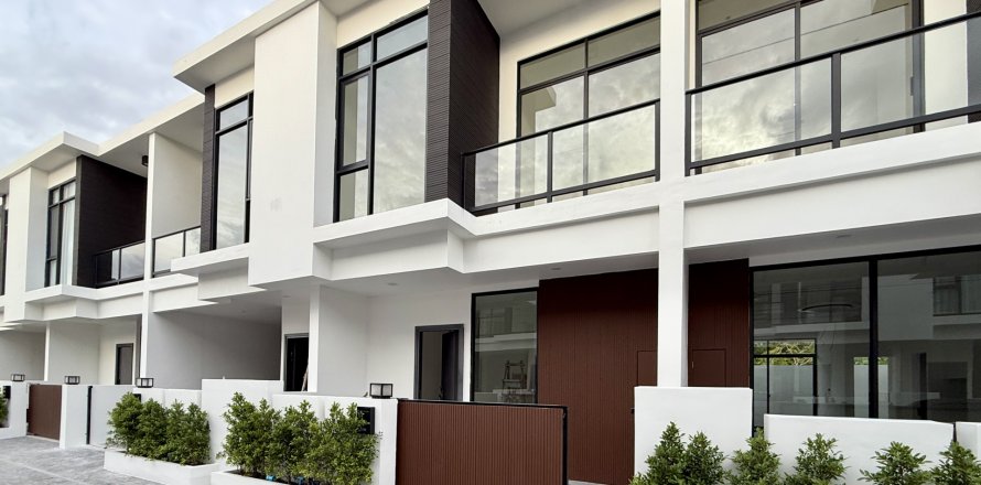 Chalet de 4 dormitorios en Pattaya, Tailandia № 159891