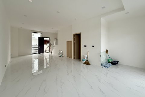 Chalet de 4 dormitorios en Pattaya, Tailandia № 159891 - foto 10