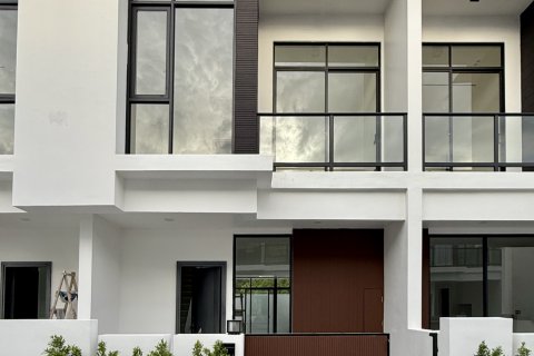 Chalet de 4 dormitorios en Pattaya, Tailandia № 159891 - foto 2