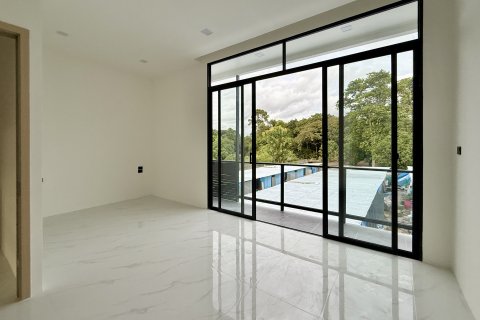 Chalet de 4 dormitorios en Pattaya, Tailandia № 159891 - foto 12