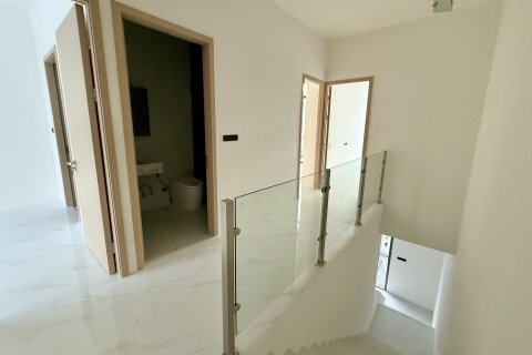 Chalet de 4 dormitorios en Pattaya, Tailandia № 159891 - foto 11