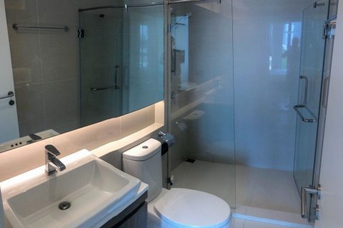 Estudio en el condominio en Khlong Toei, Bangkok, Tailandia № 159669 - foto 9