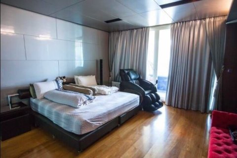 Condo in Bangkok, Thailand, 4 bedrooms № 143877 - photo 8