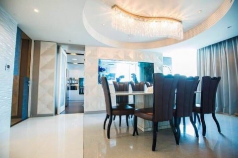 Condo in Bangkok, Thailand, 4 bedrooms № 143877 - photo 10