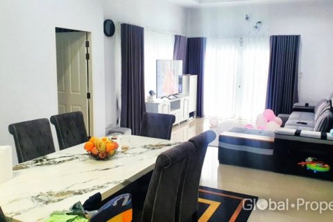 Casa de 3 dormitorios en Pattaya, Tailandia № 116831 - foto 15