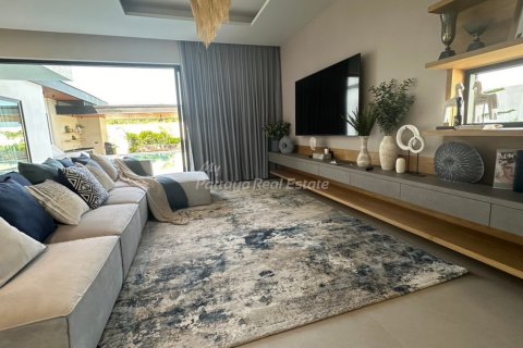 Casa de 4 dormitorios en Bang Lamung, Tailandia № 116829 - foto 5