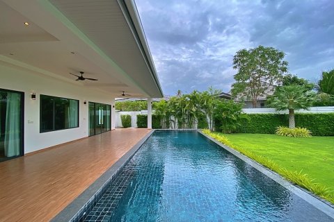 Chalet de 4 dormitorios en Hua Hin, Tailandia № 168815 - foto 4