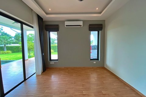 Chalet de 4 dormitorios en Hua Hin, Tailandia № 168815 - foto 26