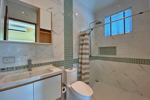 Chalet de 4 dormitorios en Hua Hin, Tailandia № 168815 - foto 16