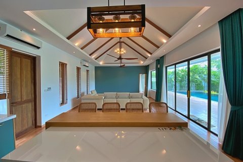 Chalet de 4 dormitorios en Hua Hin, Tailandia № 168815 - foto 12