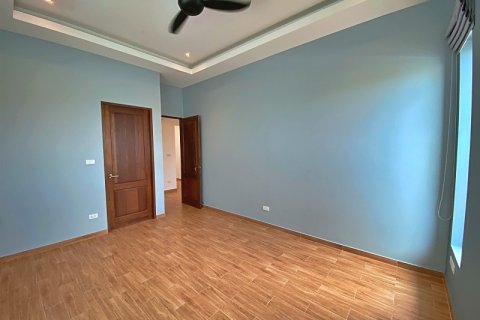 Chalet de 4 dormitorios en Hua Hin, Tailandia № 168815 - foto 19